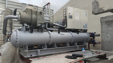 購物廣場中央空調(diào)冷水機組安裝案例